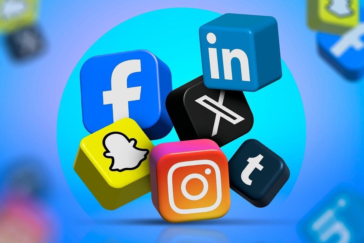 How Internet Communities React to Large-Scale Online Broadcasts